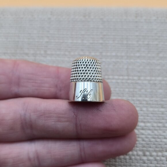 Sterling Silver 16mm Engraved Sewing Thimble A5031 - Picture 1 of 5